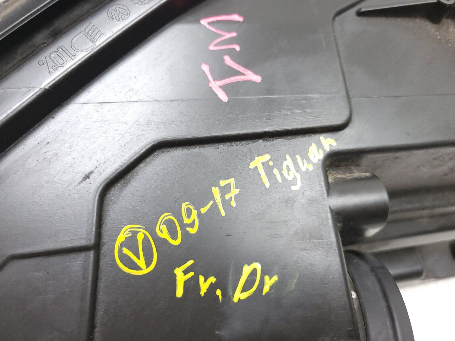 09 - 11 VW Tiguan Headlight Left & Right Pair OEM