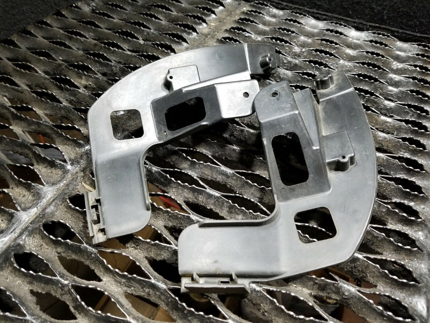 09 10 11 12 VW Golf GTI Rear Lower Bumper Retainer Guide Left & Right Pair OEM