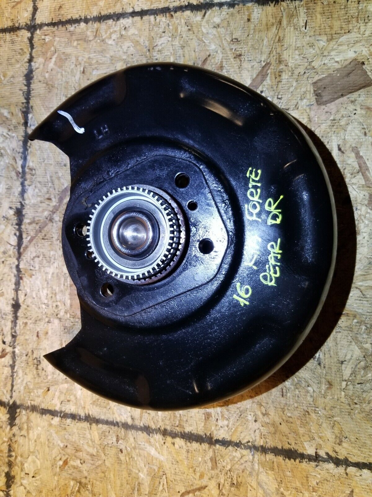 14 15 16 Kia Forte Rear Left Driver Side Wheel Spindle Knuckle Hub OEM 27k