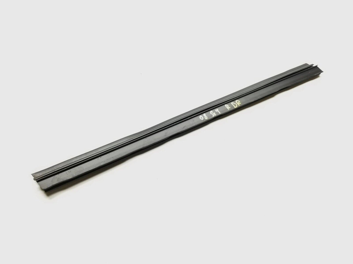07 - 13 Suzuki Sx4 Hatchback Rear Door Lower Weatherstrip Seal Pass Right OEM