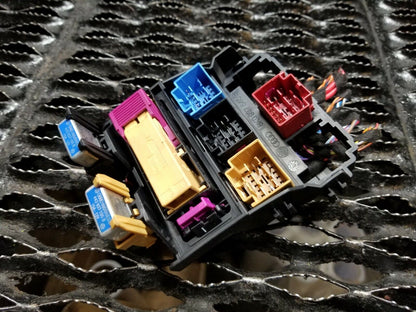 2013 2014 2015 2016 Audi A4 Fuse Relay Box OEM