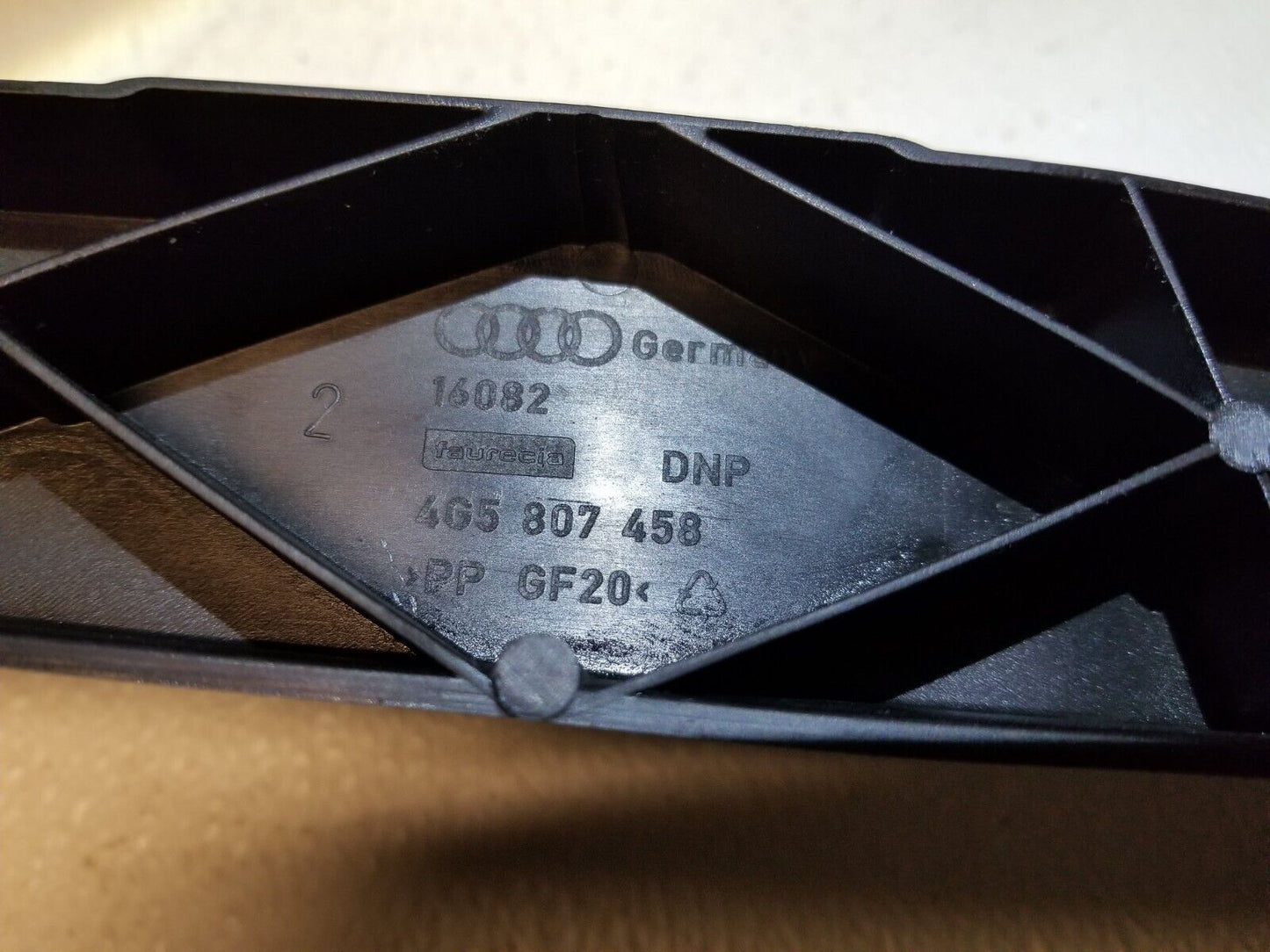 12 13 14 15 Audi A6 C7 Rear Bumper Center Guide Bracket 4g5807458 OEM