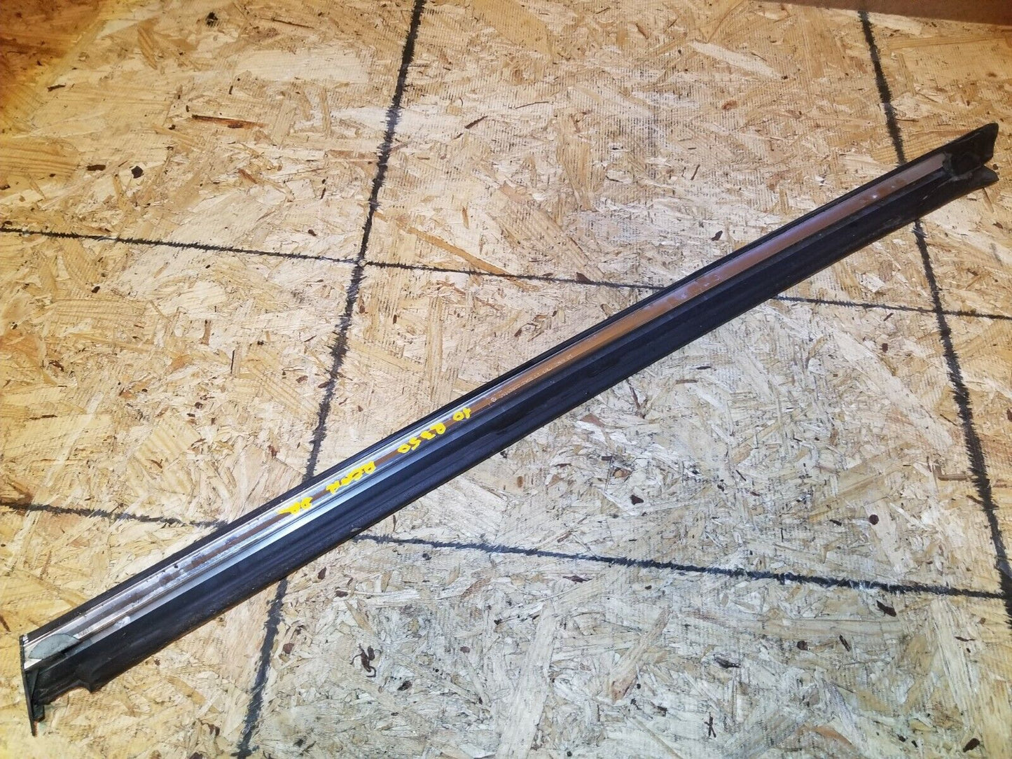 07 08 09 10 Mercedes R350 Rear Left Driver Side Window Belt Seal Molding OEM