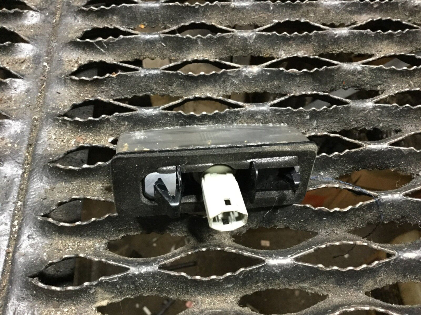 04 05 06 07 08 09 Toyota Prius Rear License Plate Light Lamp 1pc OEM