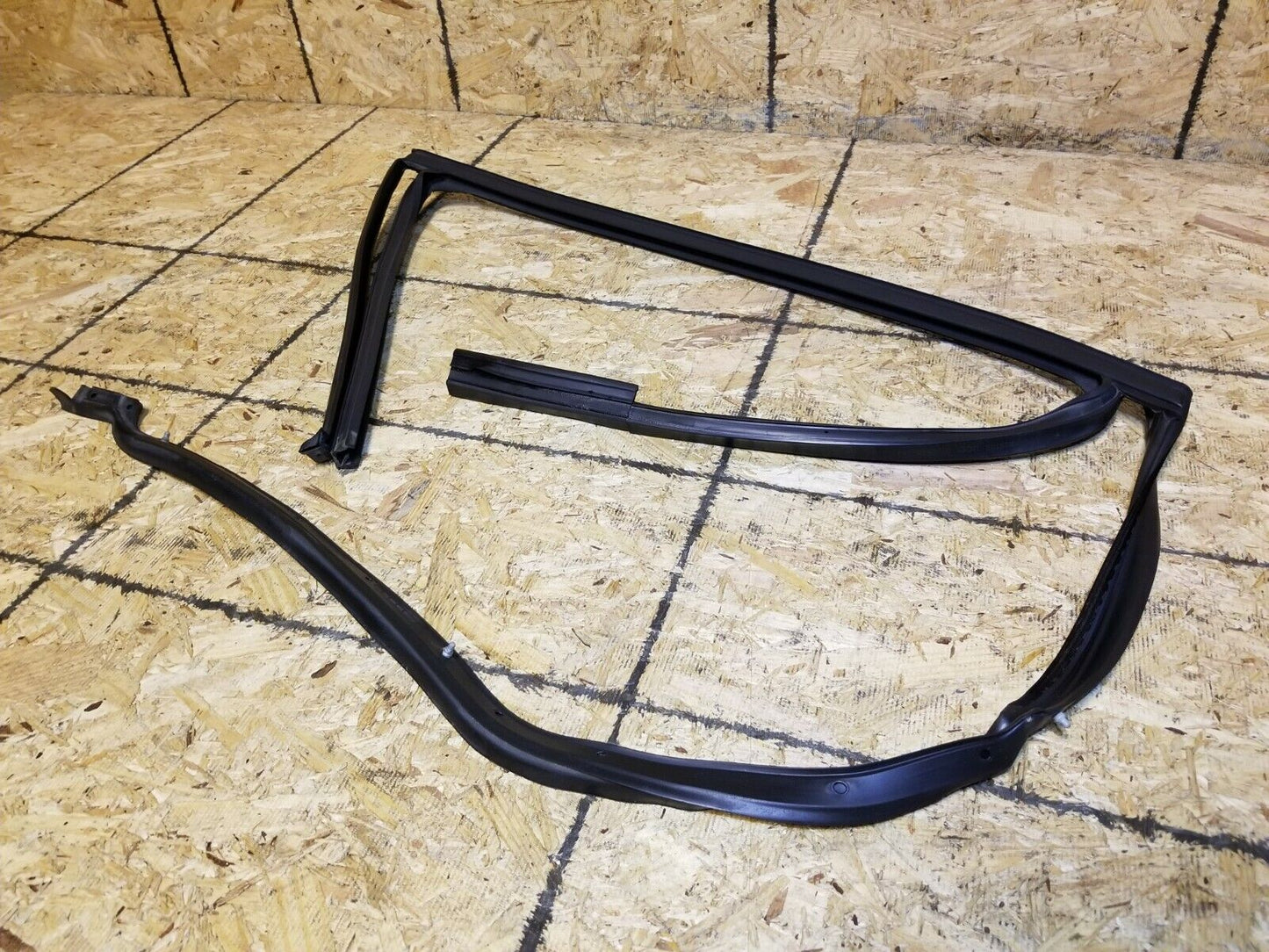 02 03 04 VW Passat Sedan B5 Rear Left Driver Door Window Weatherstrip Seal OEM