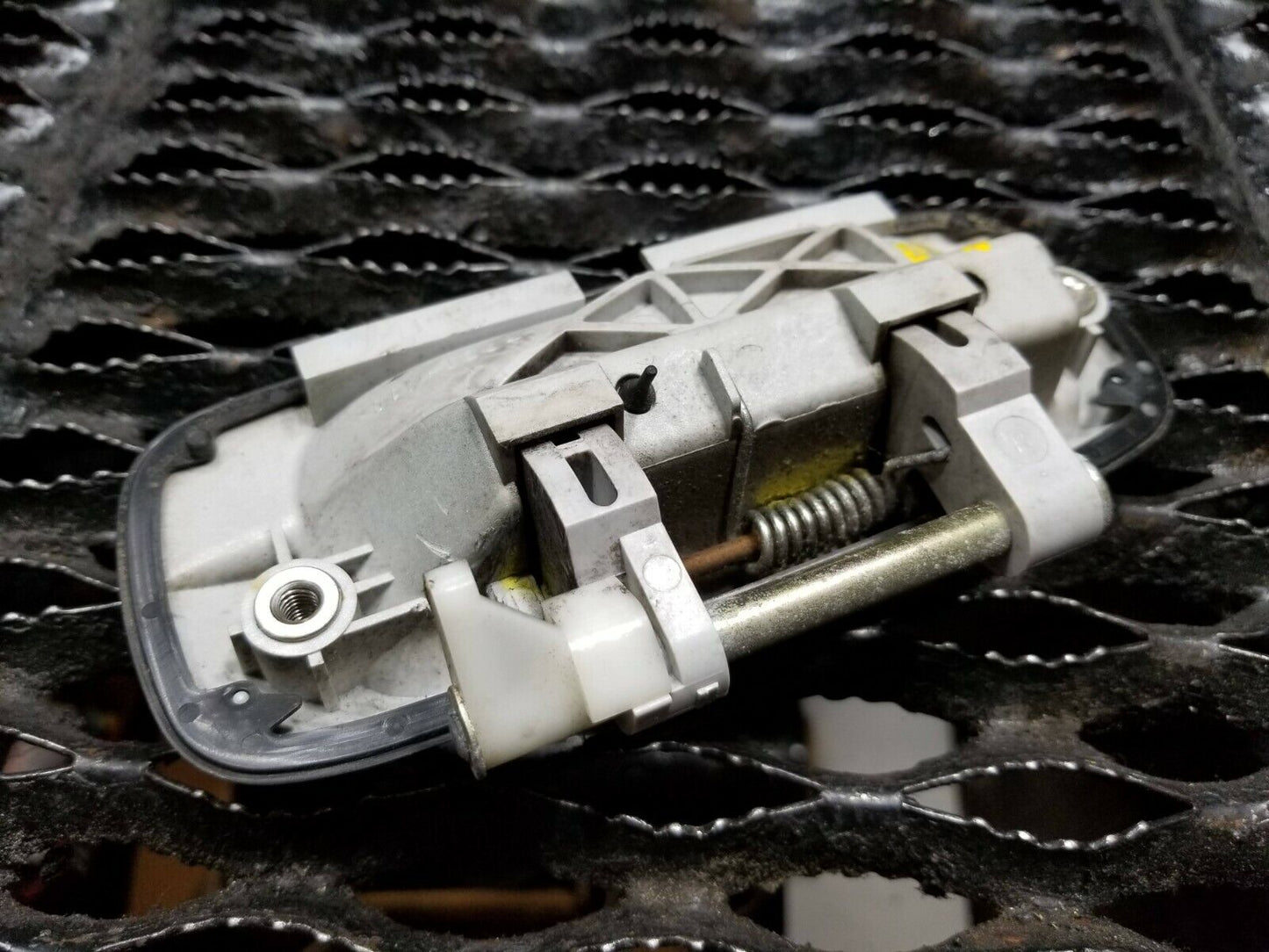 99 00 01 02 03 04 Lexus GS300 Rear Right Pass Exterior Door Handle OEM