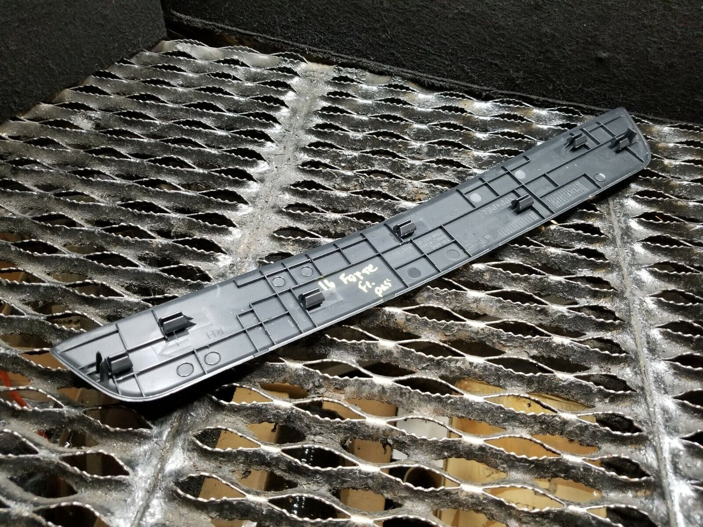 14 15 16 Kia Forte Front Right Passenger Step Sill Scuff Plate OEM 27k
