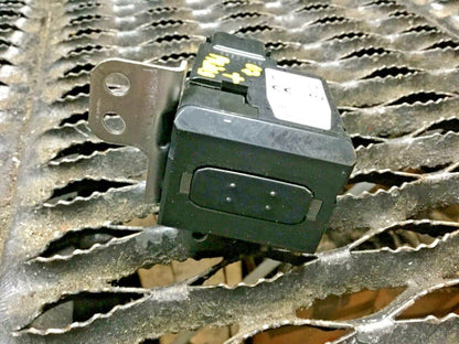 04 05 06 07 08 09 Toyota Priusignition Key Starter Switch Slot 6263990-00 OEM