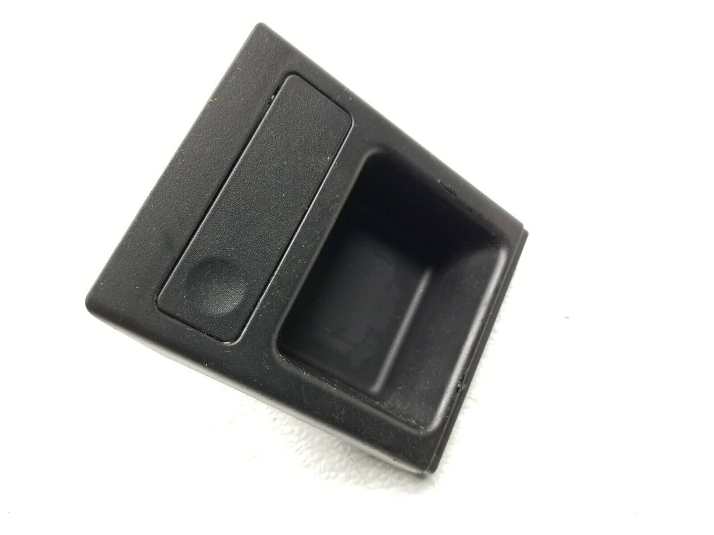 01 02 03 04 05 BMW E46 Front Center Console Coin Holder 8217957 OEM 125k Miles