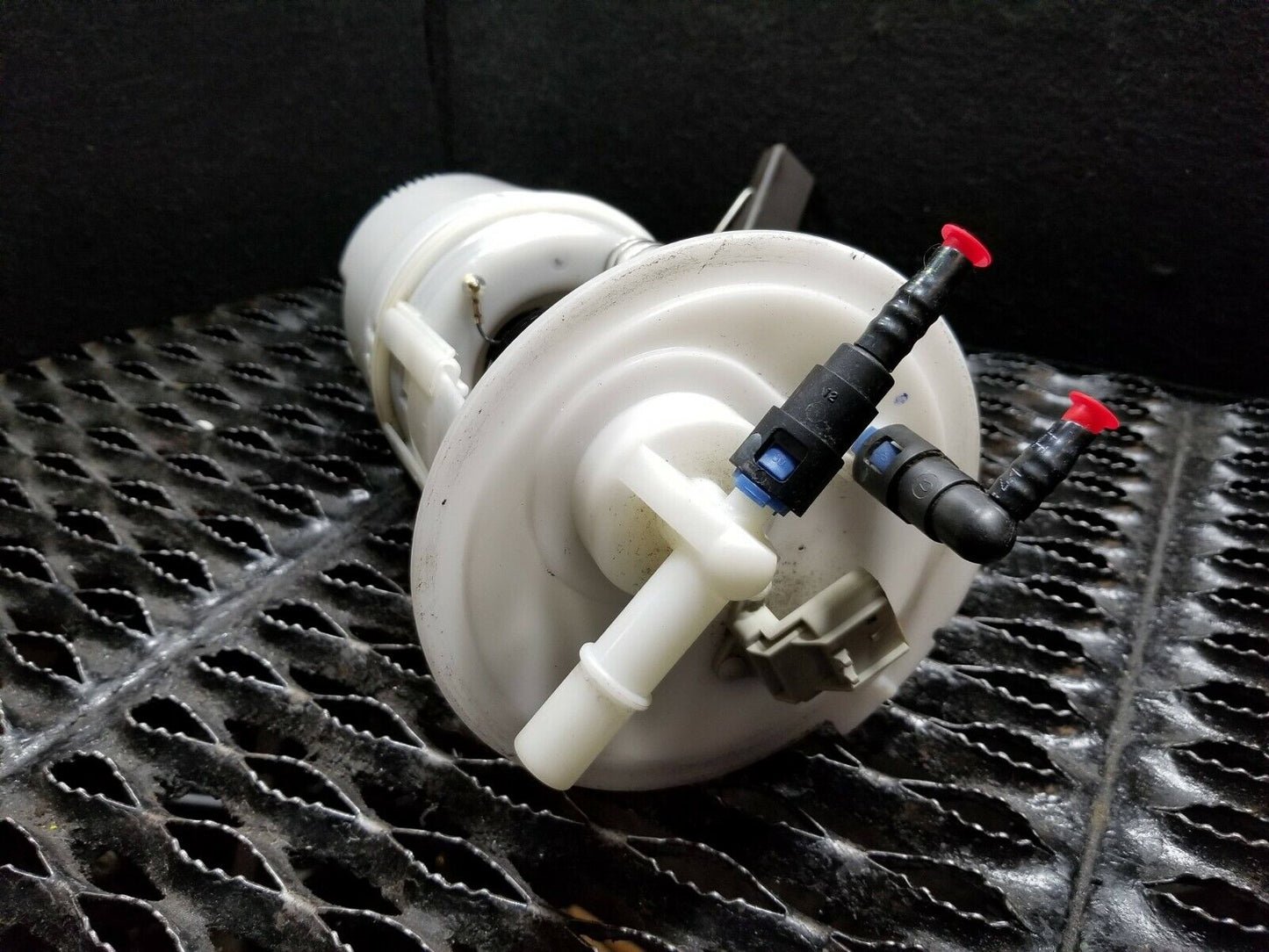 04 05 06 Chrysler Sebring Convertible 2.7l Fuel Pump OEM