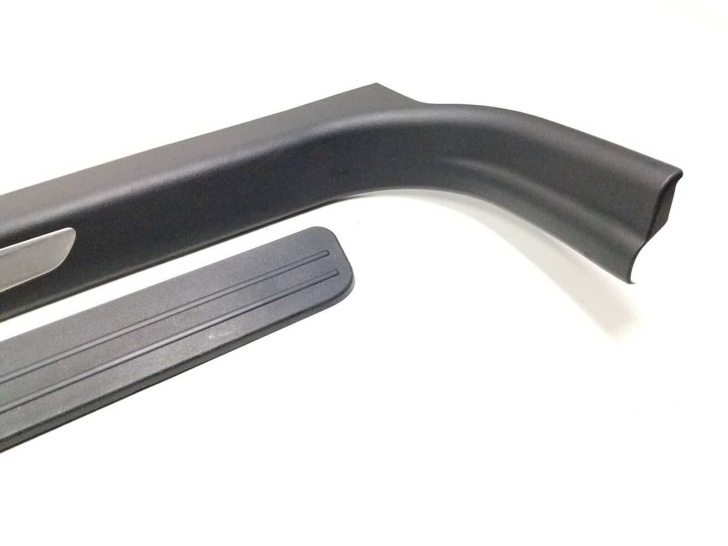 2013 - 2016 Hyundai Genesis Front Door Sill Scuff Plate Trim Passenger Right OEM