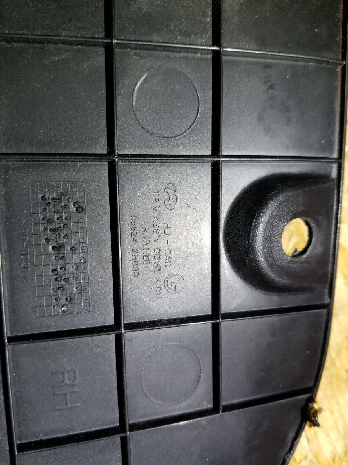 2007 - 2010 Hyundai Elantra Front Kick Panel Trim Passenger Side Right  OEM