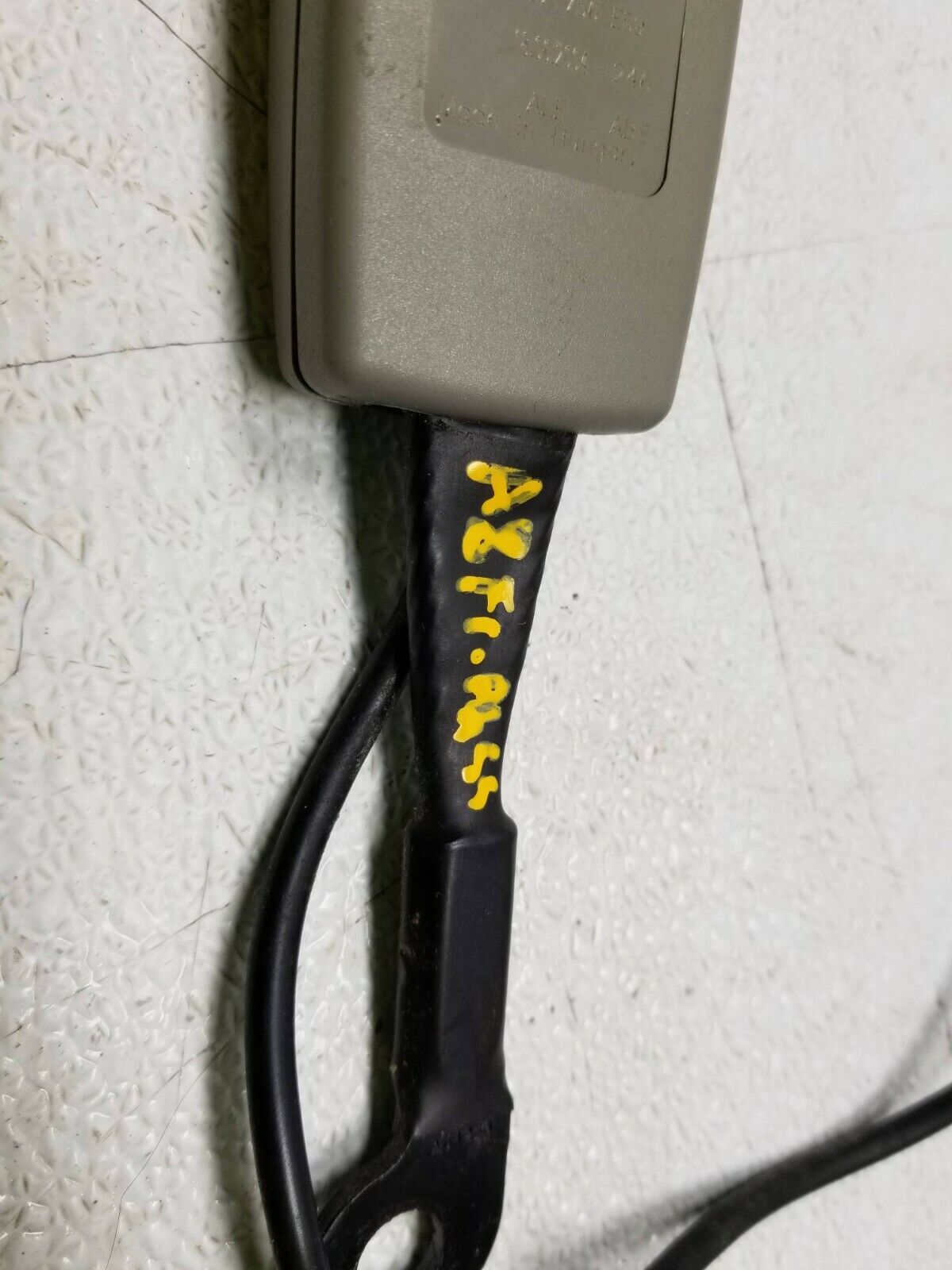 04 05 06 07 Audi A8 Front Right Passenger Seat Belt Buckle OEM