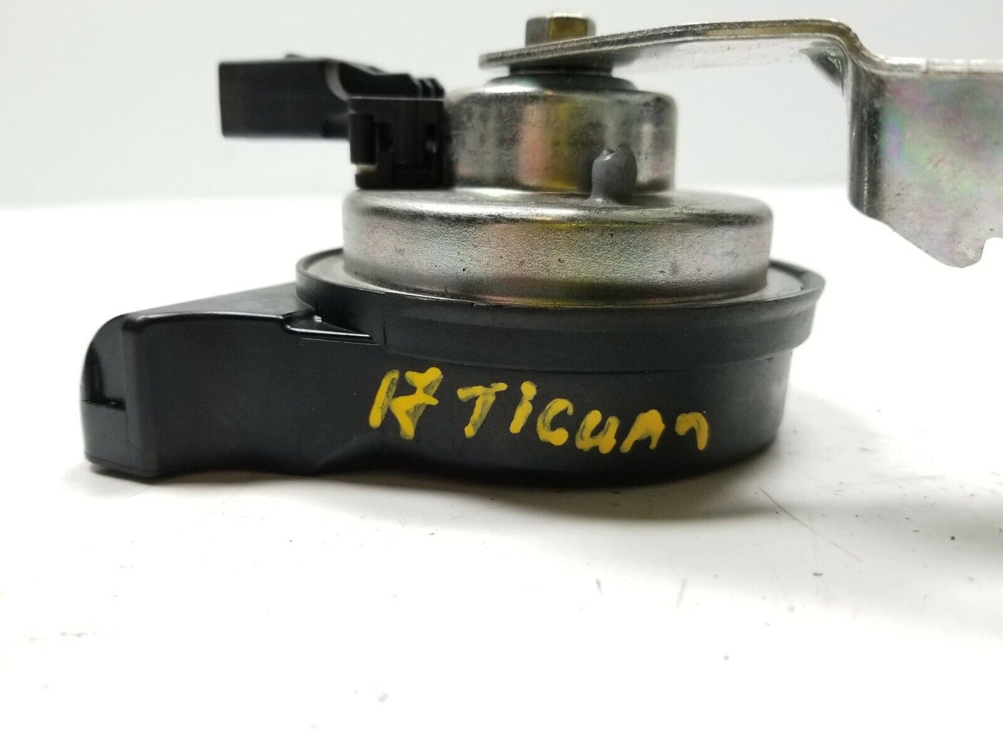 09 11 12 13 14 15 16 17 VW Tiguan Horn Signal OEM 43k