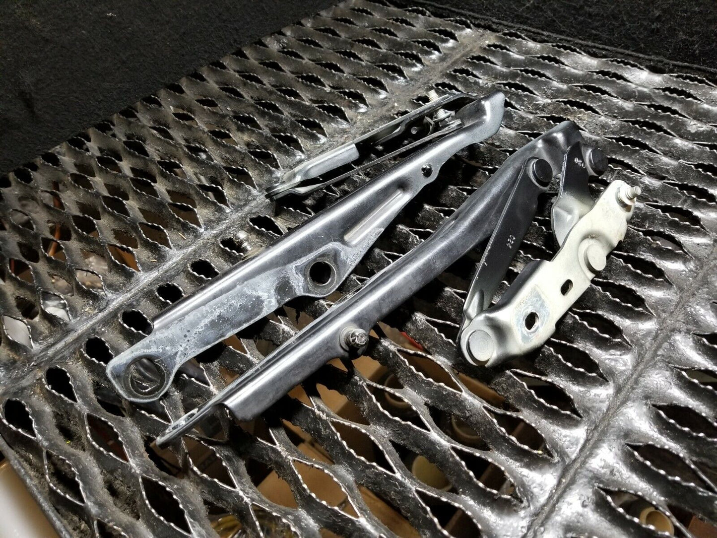 05 06 07 Dodge Magnum Hood Hinge Left & Right 2pcs OEM