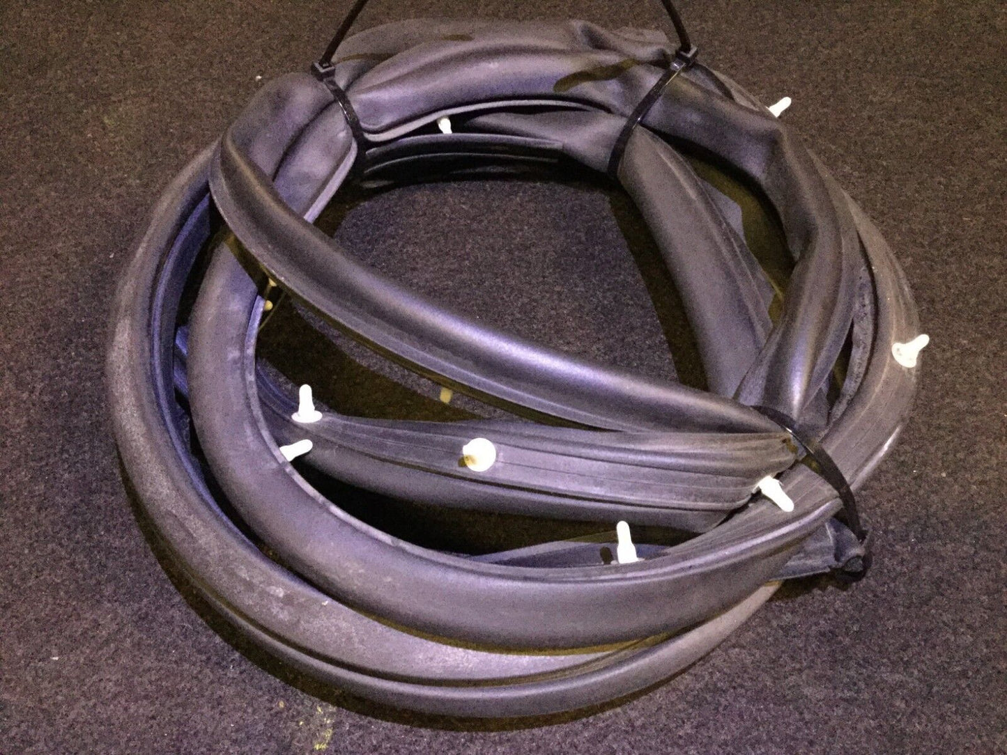 06 07 08 09 10 Hyundai Sonata Rear Driver Door Outer Weatherstrip Seal OEM D12