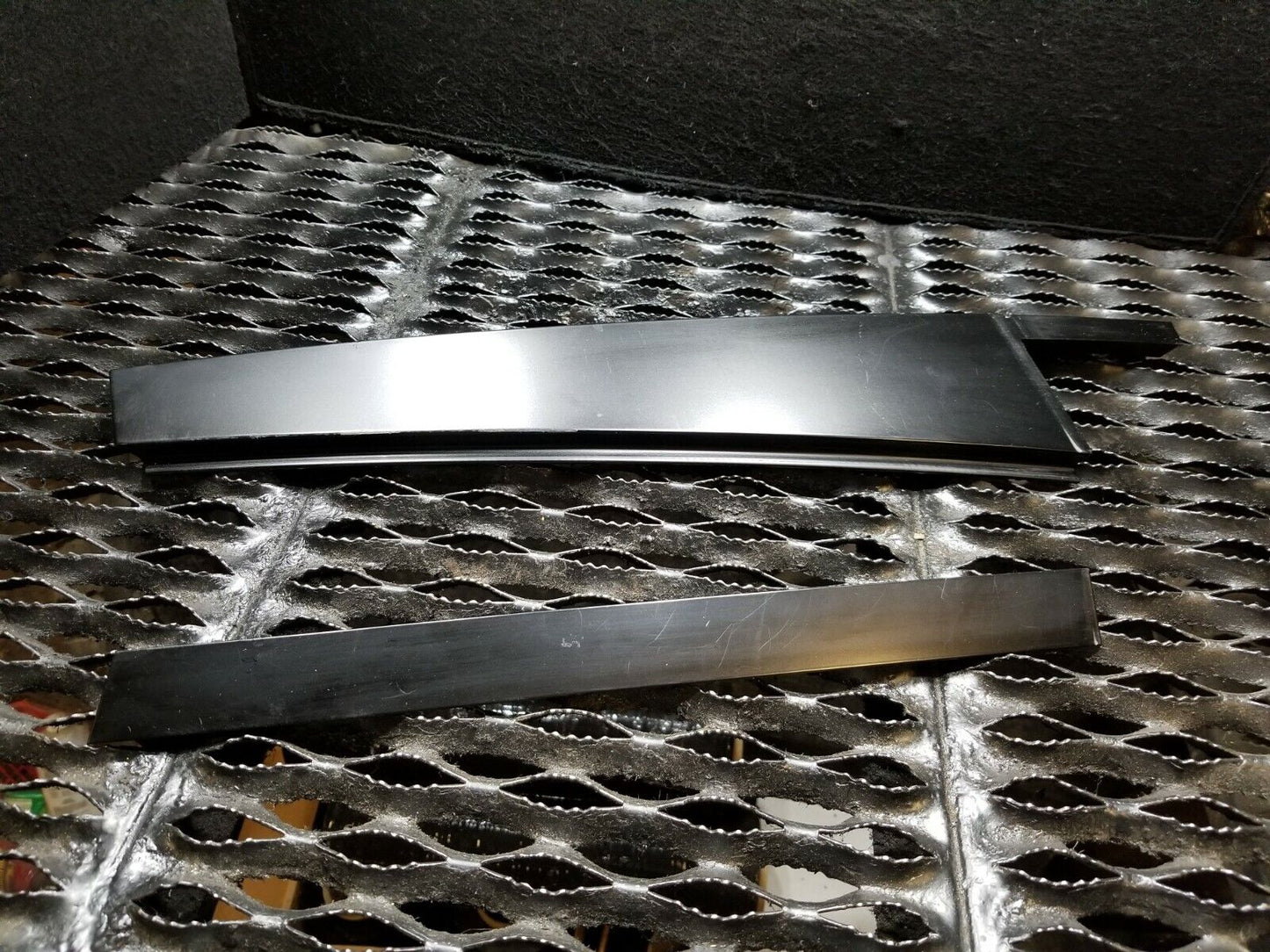 04 05 06 BMW X3 E83 3.0l Rear Left Driver Side Door Molding Trim Pillar OEM