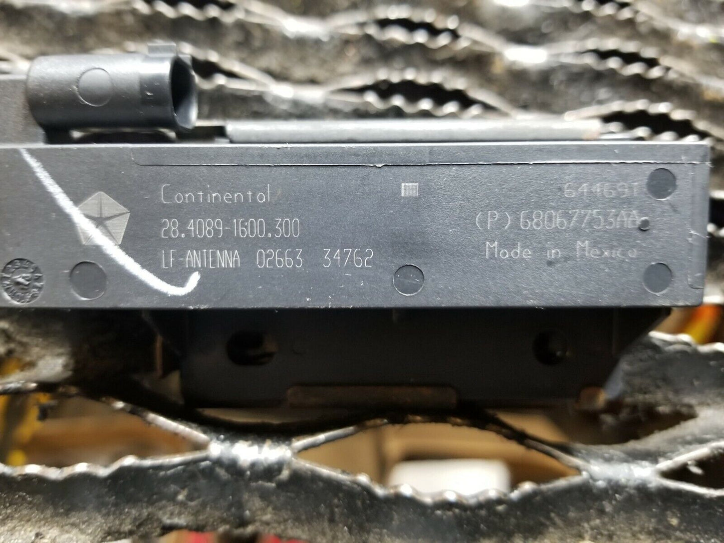 16 17 Dodge Challenger SRT Rear Keyless Entry Smart Key Antenna Module OEM 12k