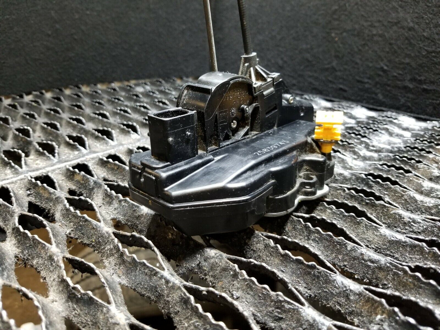07 08 09 10 11 12 GMC Acadia Right Passenger Rear Door Lock Latch Actuator OEM