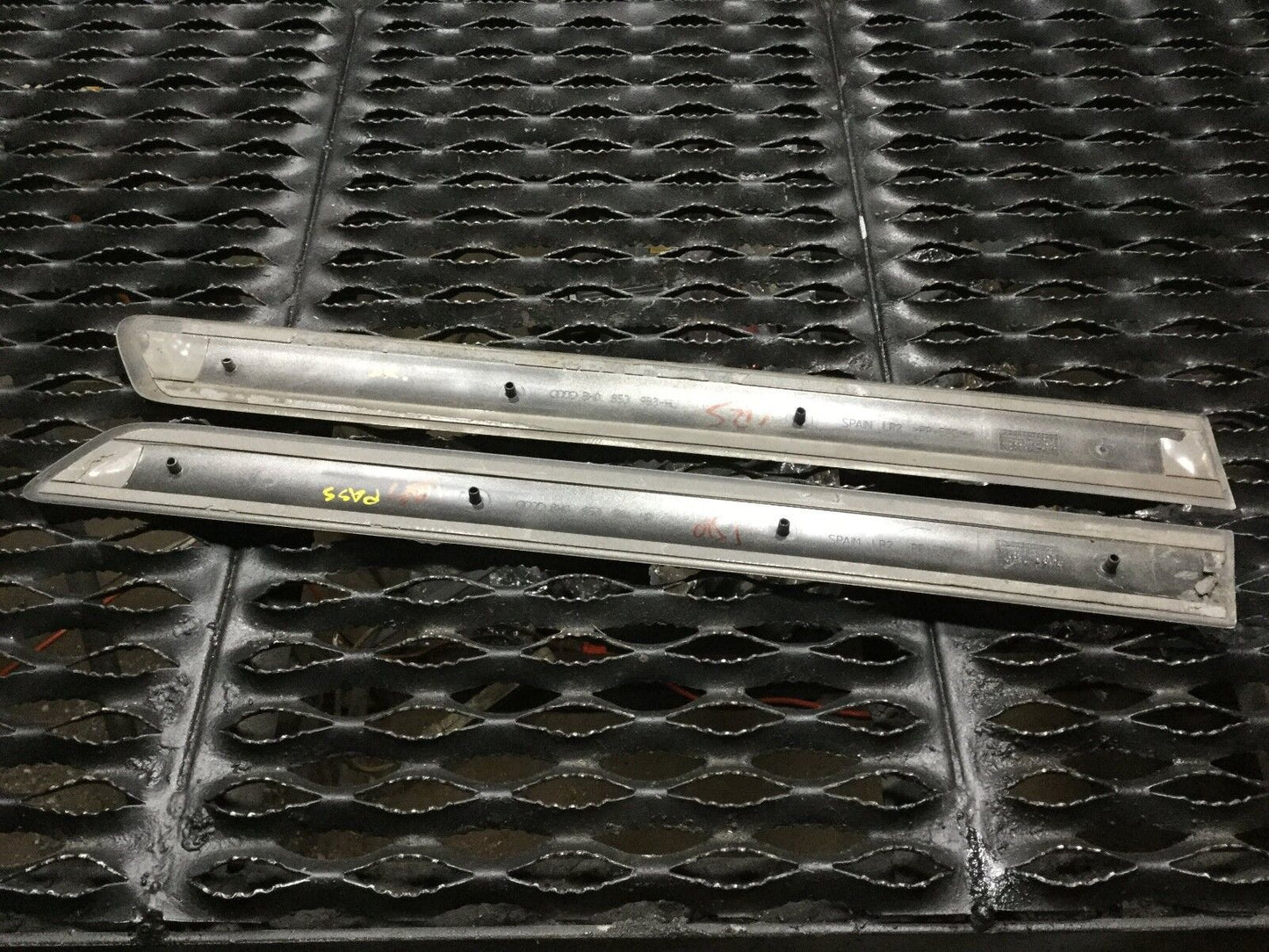 03 04 05 06 Audi A4 B6 Cabrio Rear Quarter Panel Trim Molding 2pcs