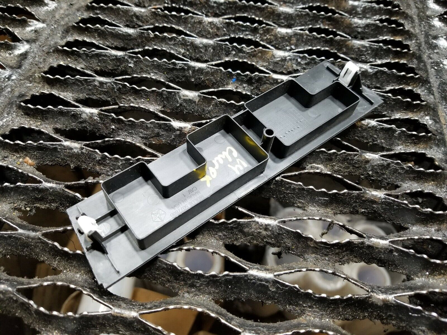 14 15 16 17 Jeep Cherokee Sport Center Console Filler Trim Cover Panel OEM