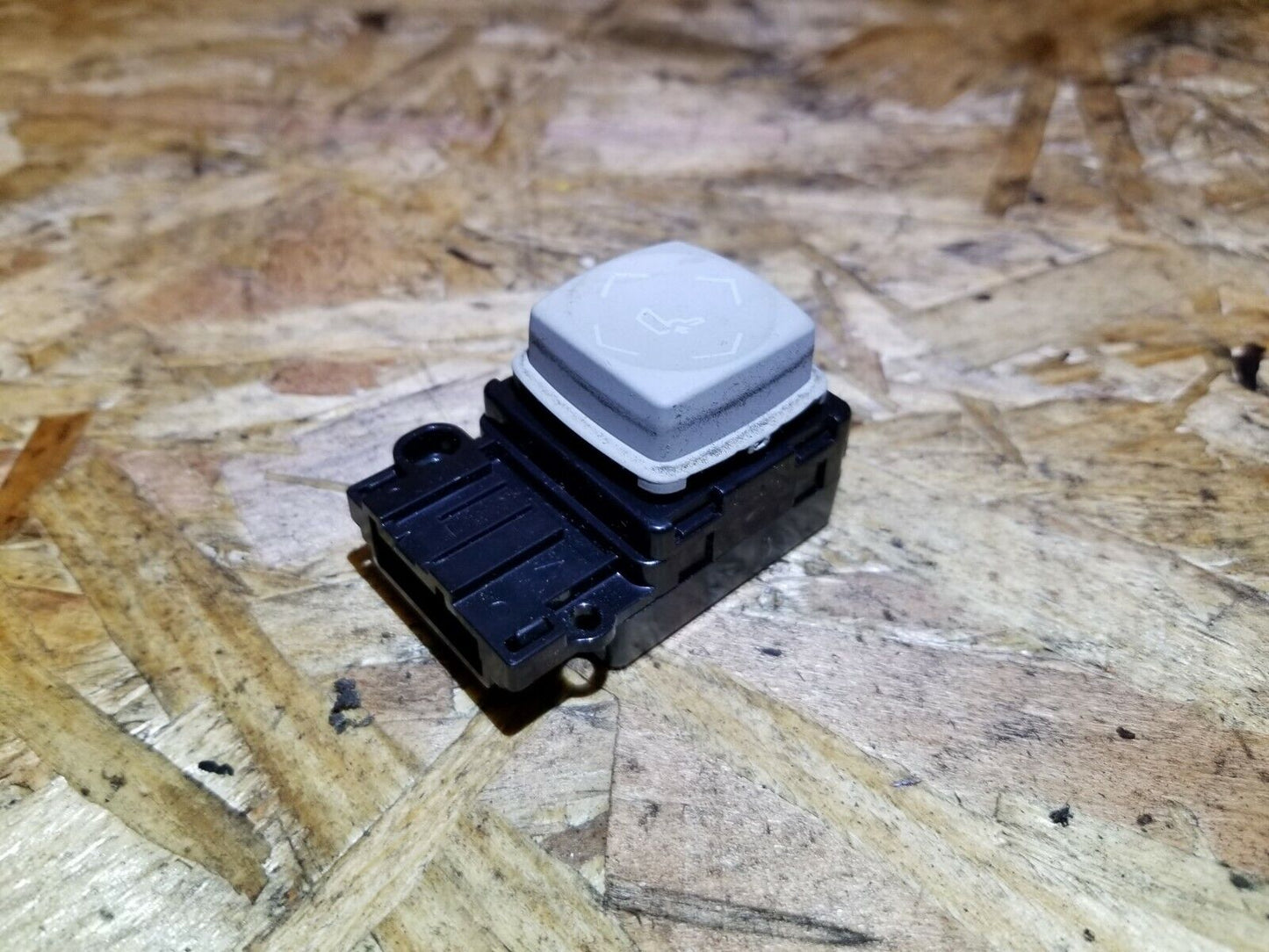 06 07 08 09 10 11 Cadillac DTS Front Right Passenger Side Seat Switch Lumbar OEM