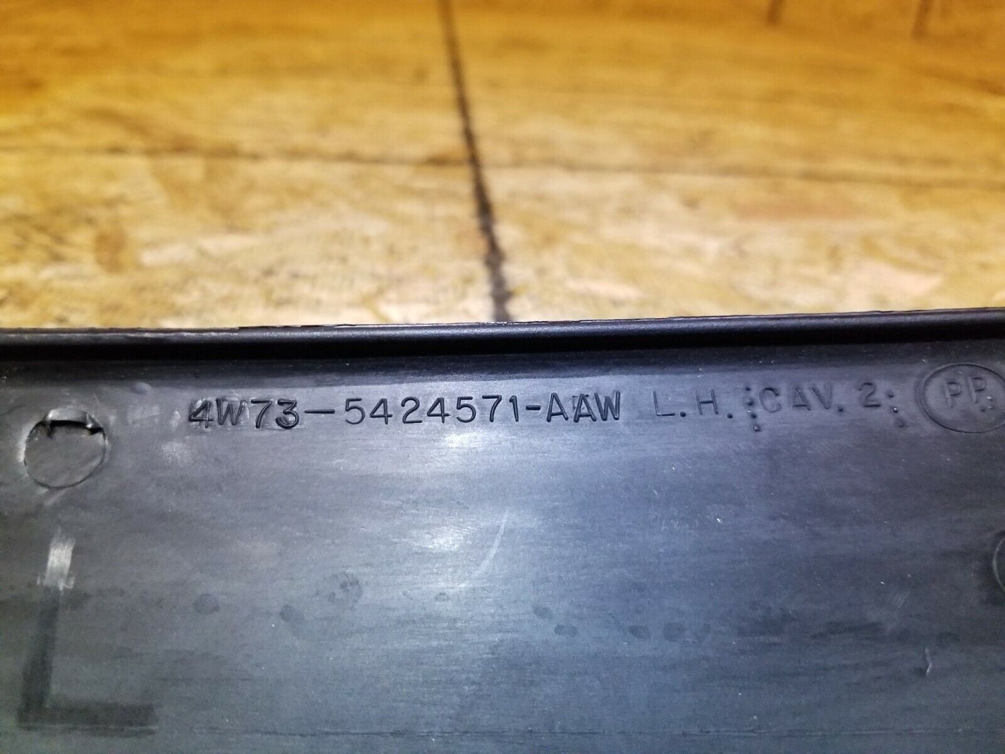 07 08 09 10 11 Lincoln Town Car Left Driver Side B Pillar Post Trim Molding OEM