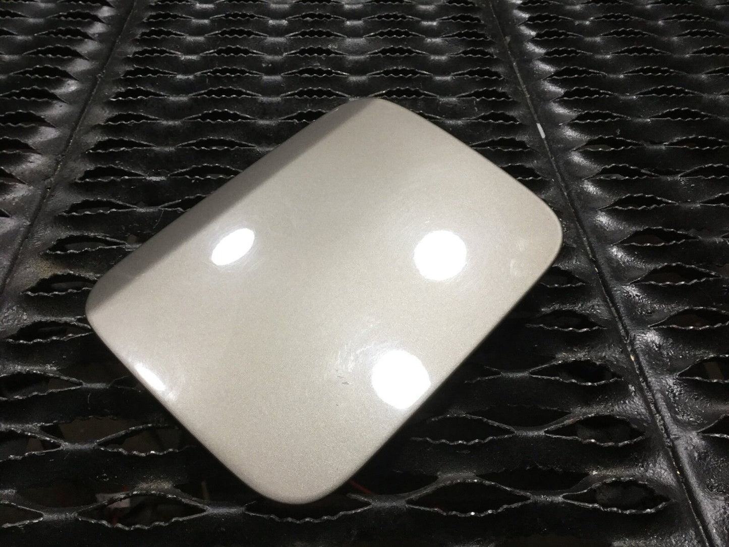 04 05 06 07 08 Audi A4 Fuel Gas Tank Filler Lid 8e0010190s OEM