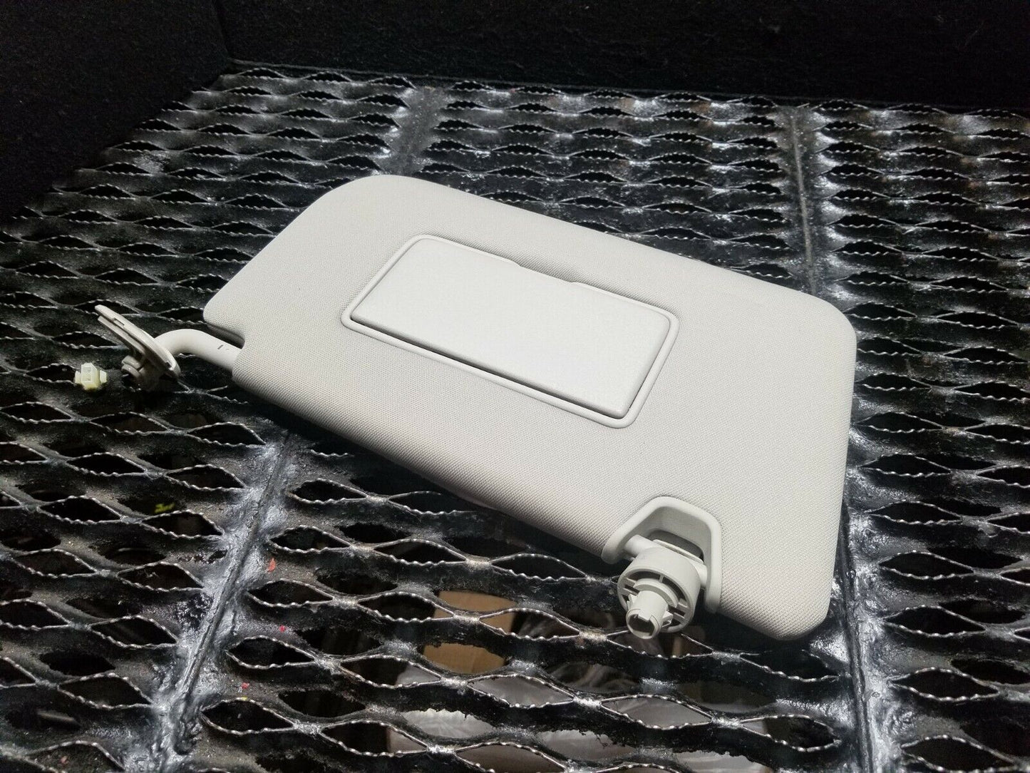 16 17 18 19 Nissan Rogue Passenger Right Sun Visor OEM