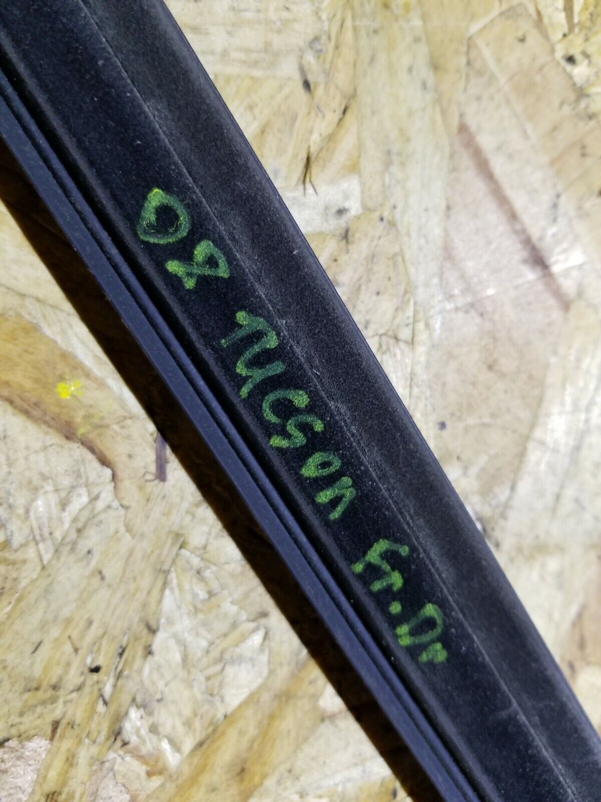 07 08 09 Hyundai Tucson Front Driver Door Window Glass Seal Belt Molding OEM 89k