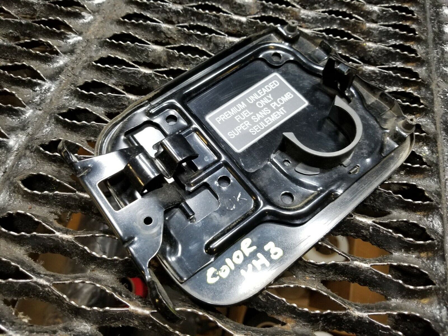 14 15 Infiniti Q40 Fuel Tank Door Lid OEM
