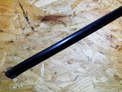 07 08 09 Hyundai Tucson Front Pass Door Window Glass Seal Belt Molding OEM 89k