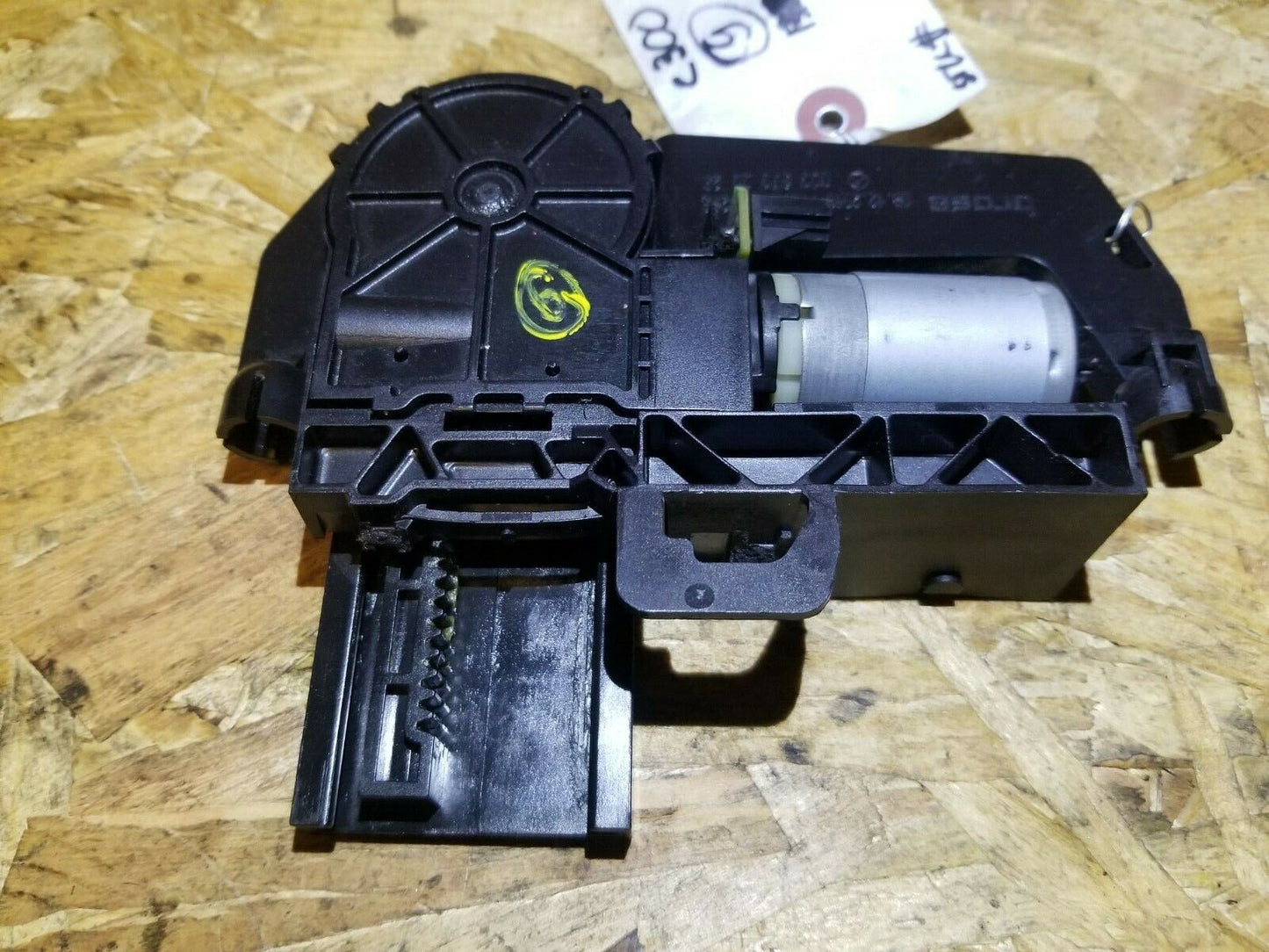 Mercedes-benz W204 C300 Front Left Driver Seat Power Headrest Motor OEM