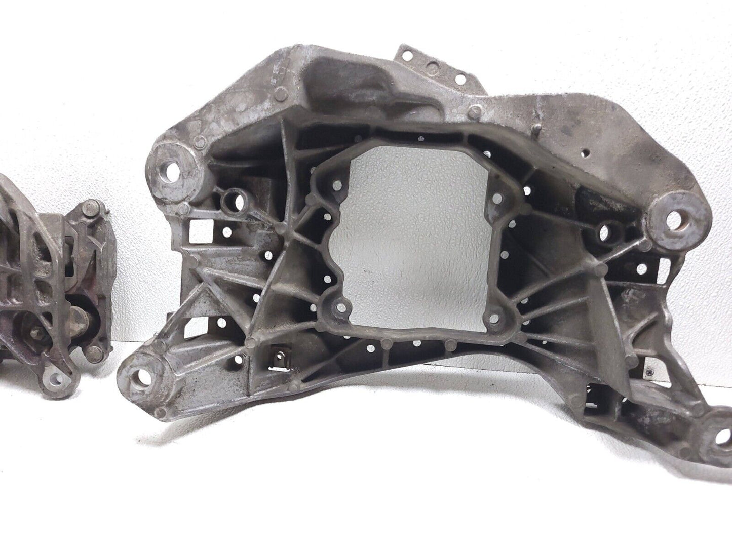 12 13 14 15 16 17 Audi A7 Automatic Transmission Crossmember Mount Bracket OEM