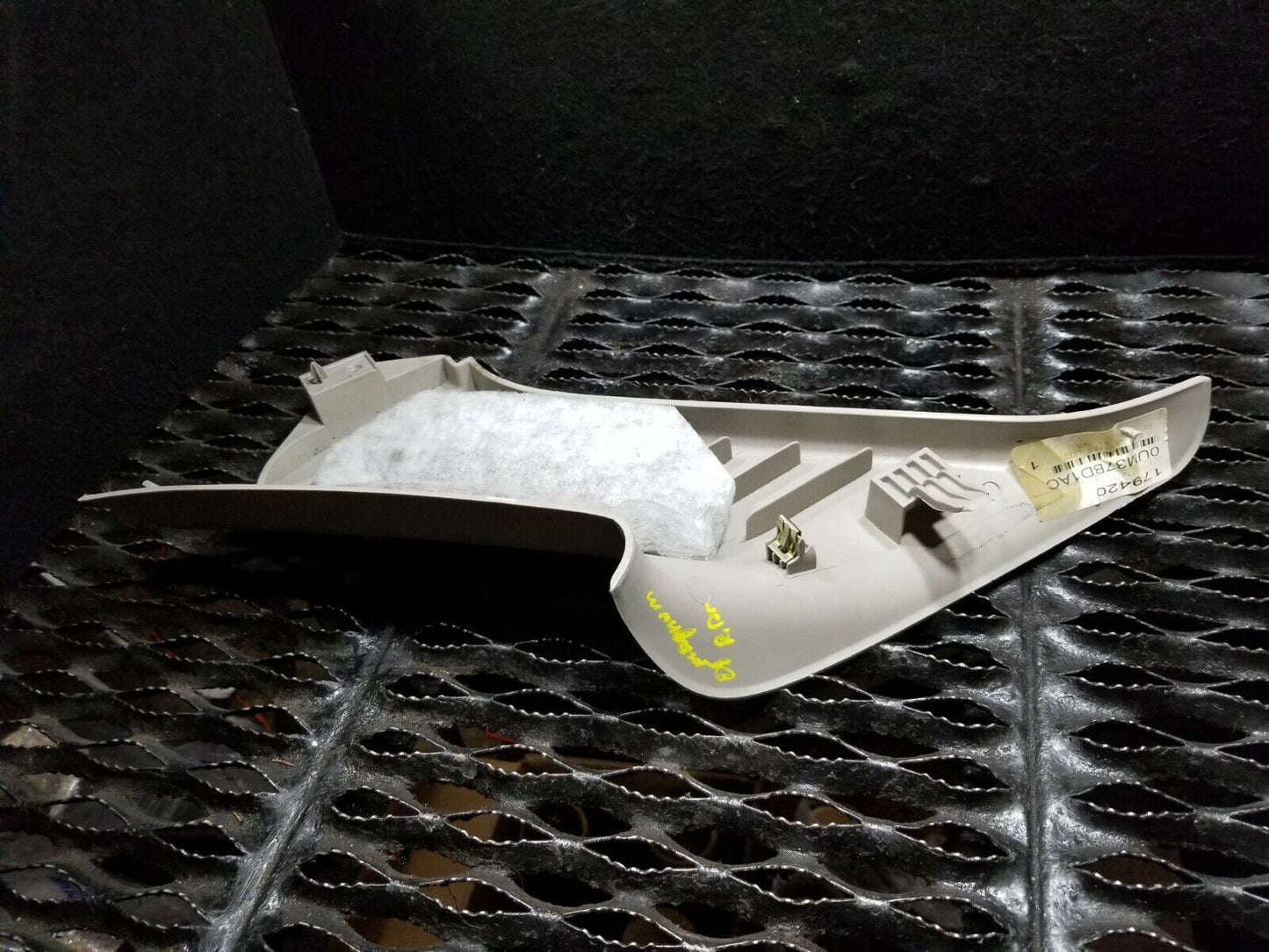 05 06 07 Dodge Magnum Rear Left Driver Side C Pillar Upper Trim Cover OEM