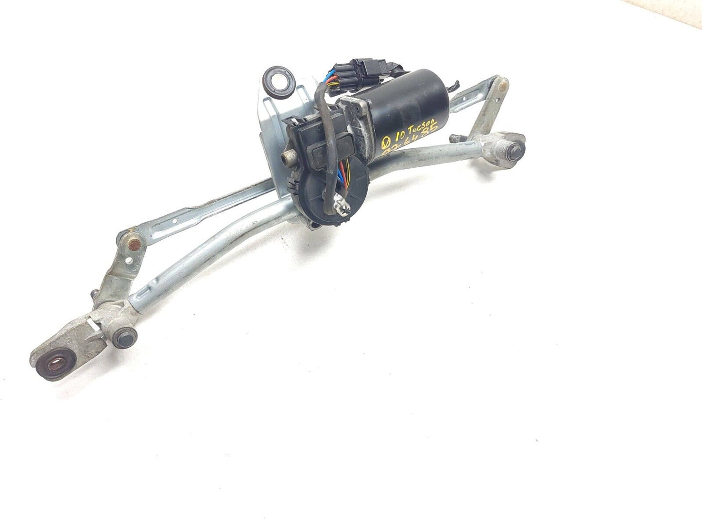 2010 - 2015 Hyundai Tucson Windshield Wiper Motor W/ Linkage OEM
