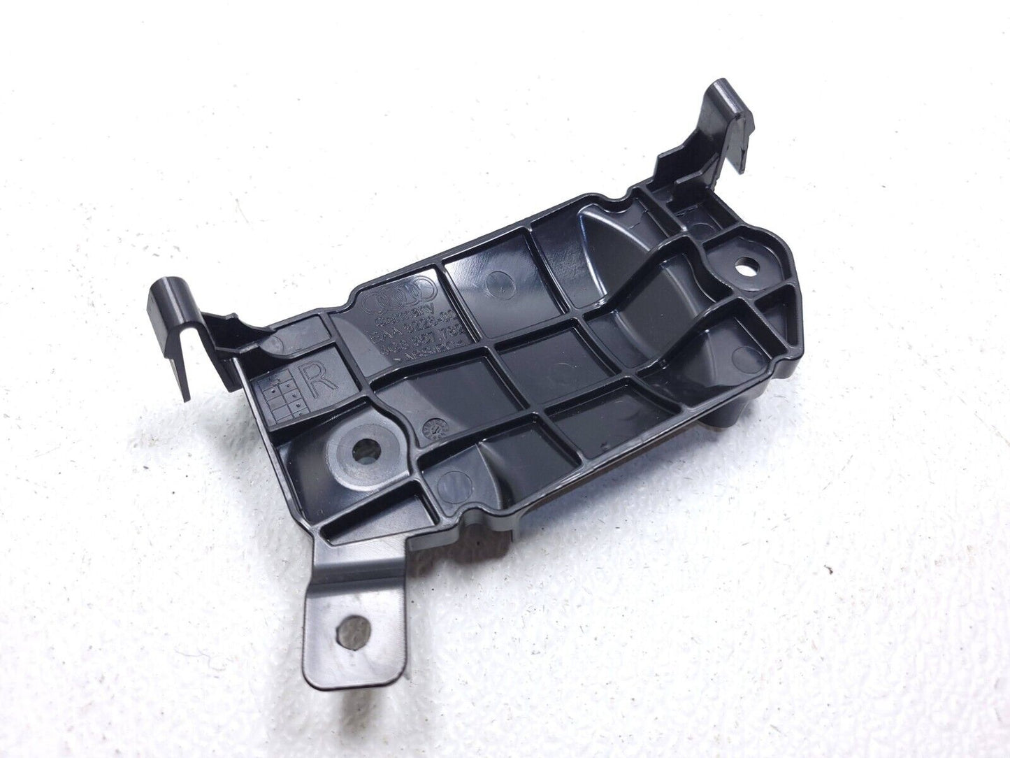 12 13 14 15 16 17 Audi A7 Seat Belt Guide Front Right Passenger OEM