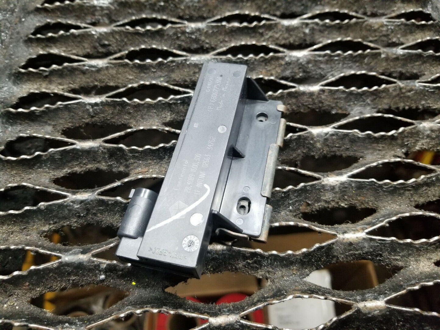 16 17 Dodge Challenger SRT Rear Keyless Entry Smart Key Antenna Module OEM 12k