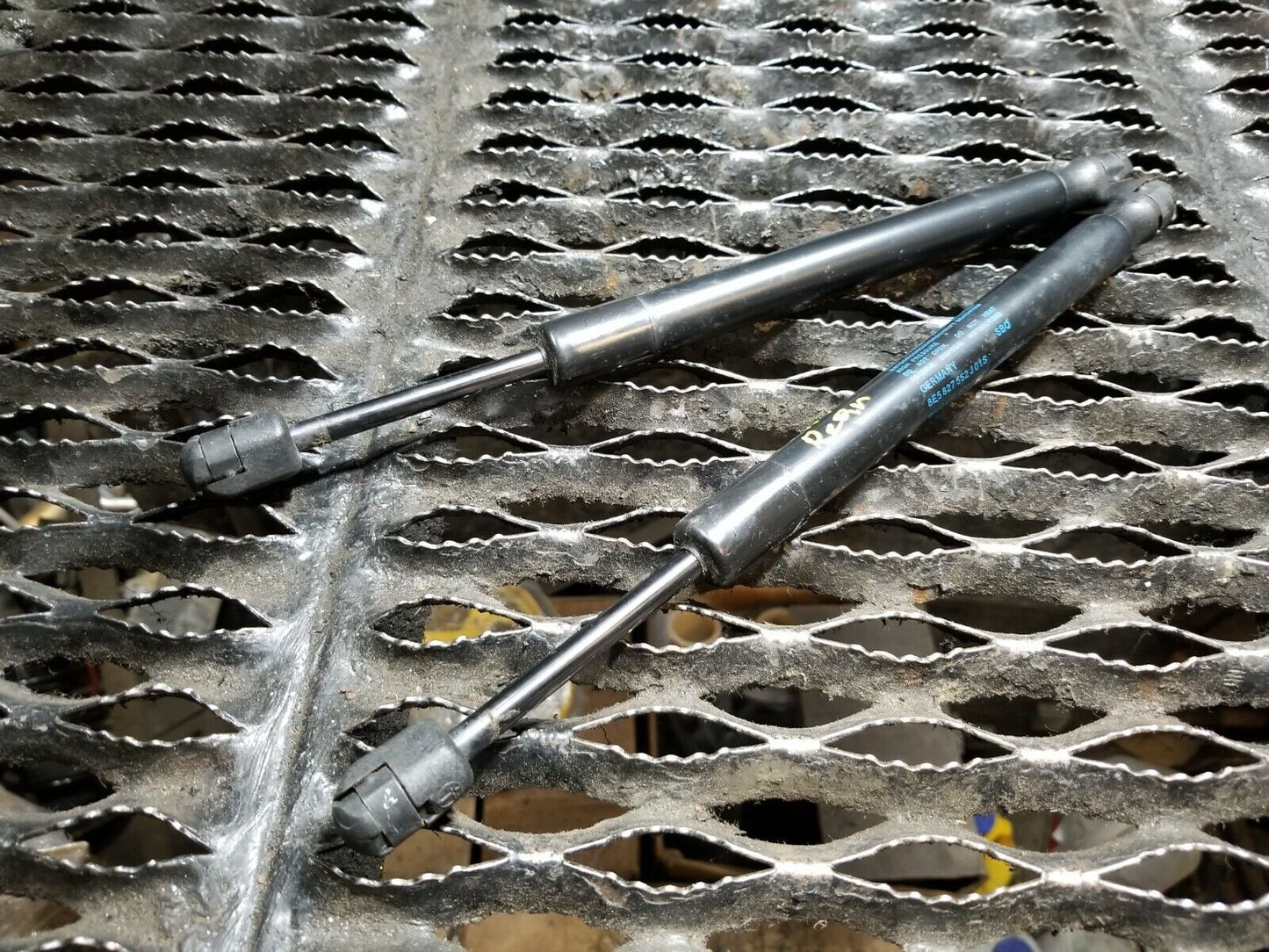 06 07 08 Audi A4 Trunk Lid Gas Lift Support 2pcs OEM 85k Miles