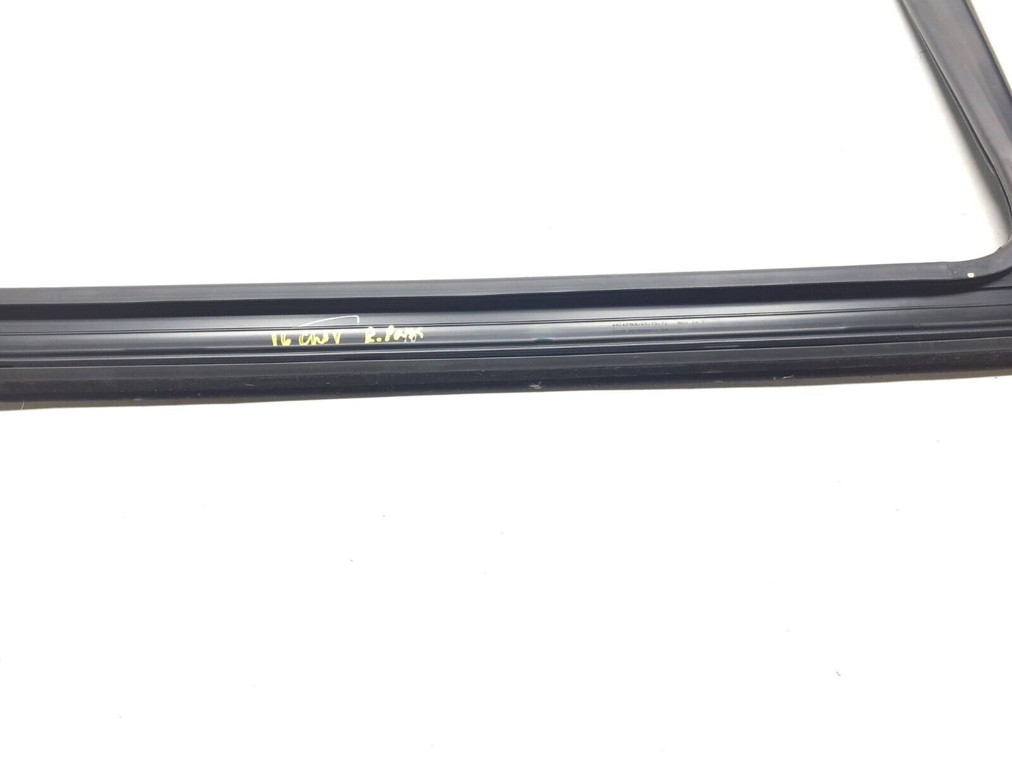 14 15 16 17 18 Jeep Cherokee Door Window Frame Seal Rear Right Pass Side OEM