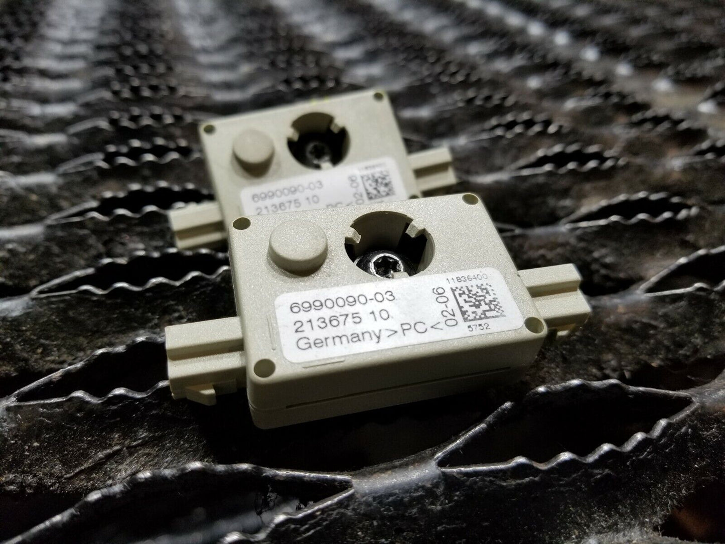 04 05 06 BMW X3 E83 Trap Circuit Antenna 2pcs 6990090 OEM