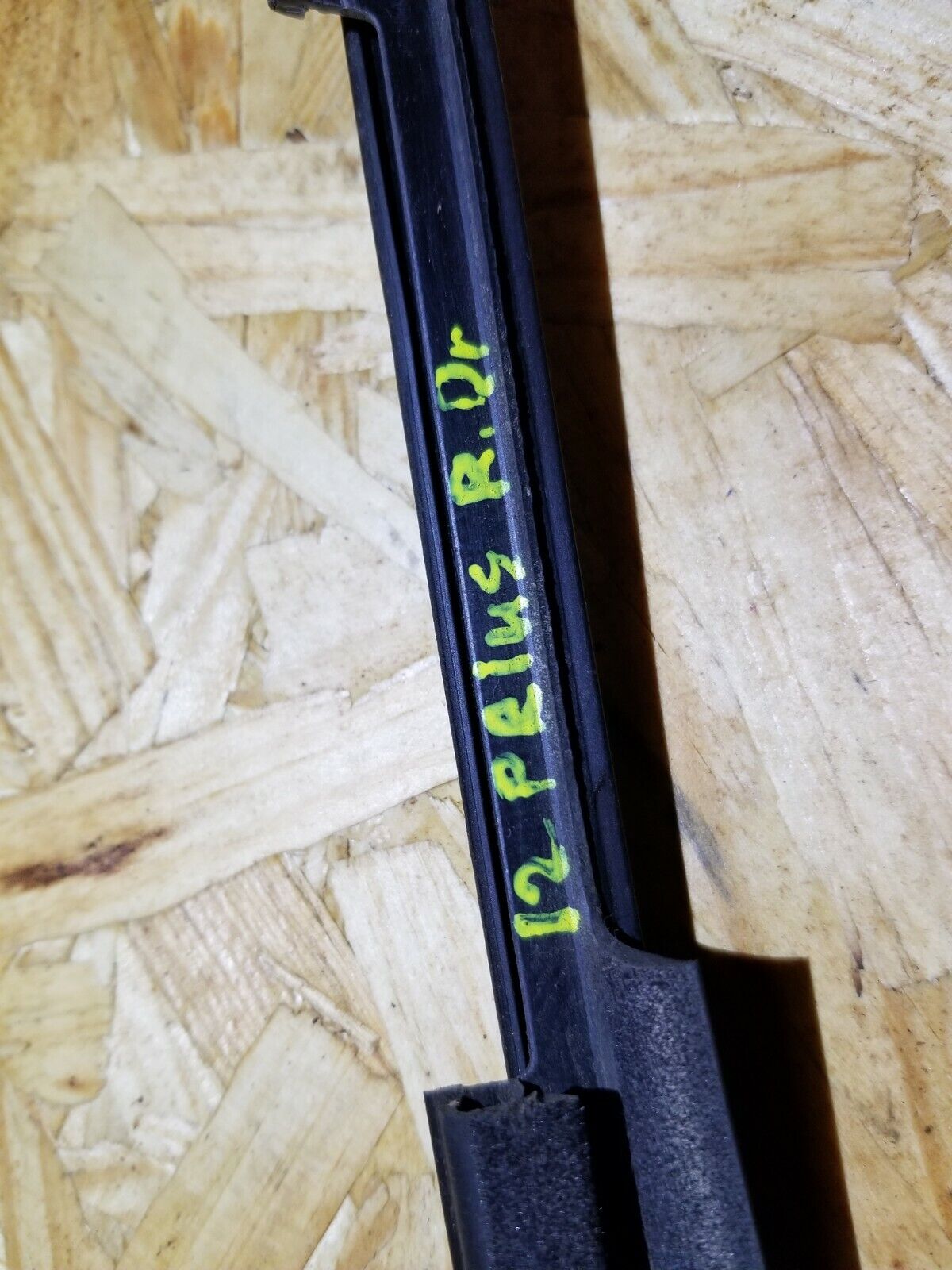 12 13 14 15 Toyota Prius Rear Left Driver Side Door Glass Seal Belt Molding OEM