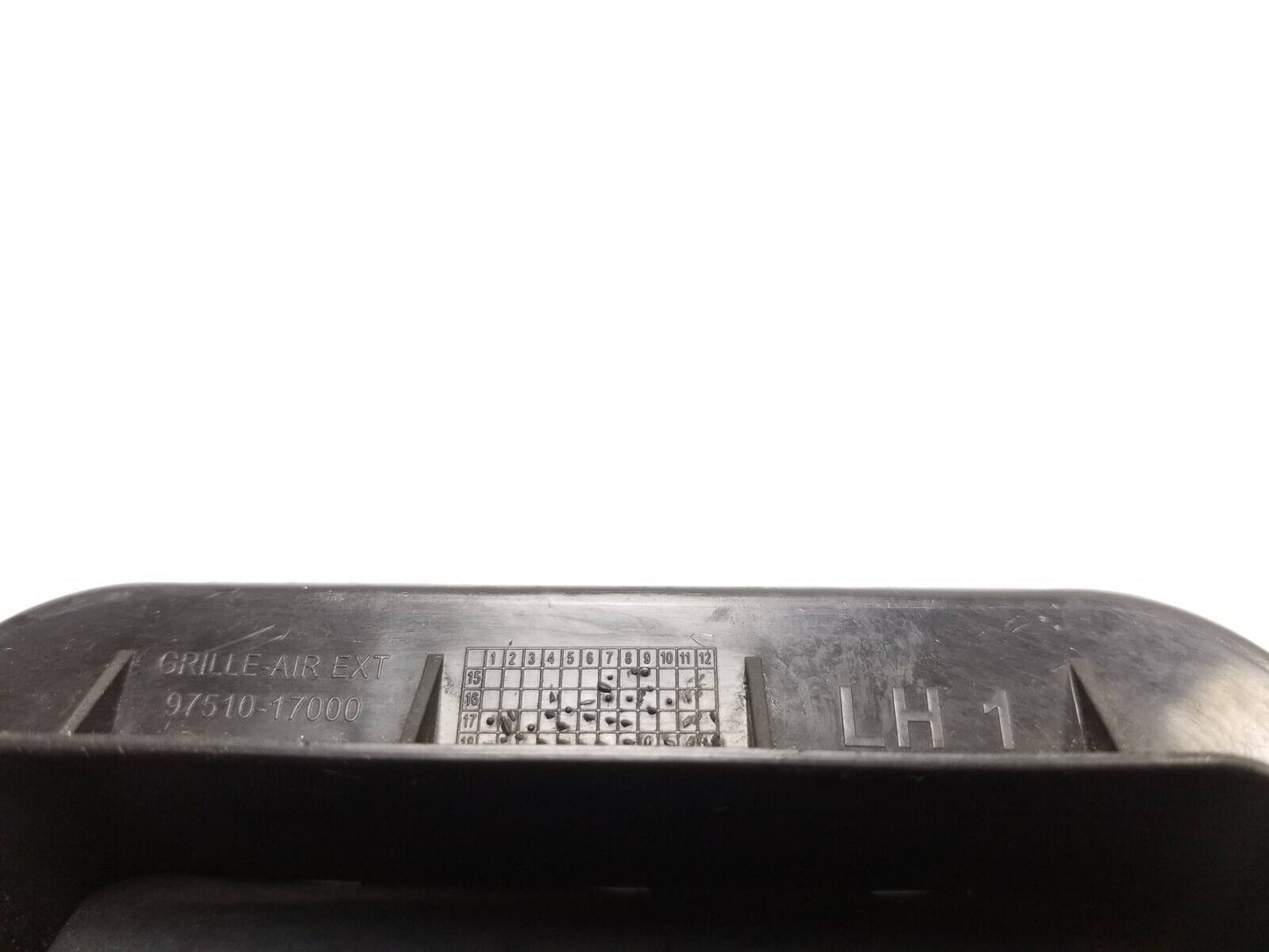 20 21 22 Hyundai Venue Rear Pressure Vent Grille Panel Pair OEM