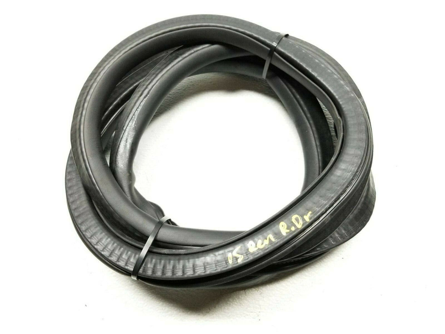 15 16 17 Jeep Renegade Rear Left Driver Door Weatherstrip Seal OEM 62k Miles