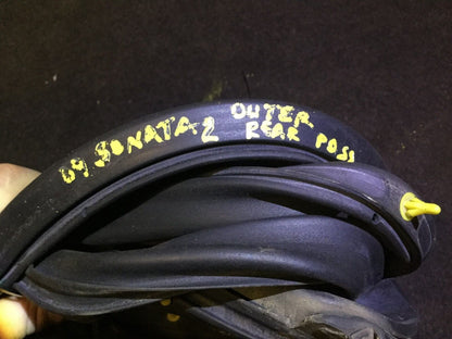 06 07 08 09 10 Hyundai Sonata Rear Right Door Outer Weatherstrip Seal OEM D12