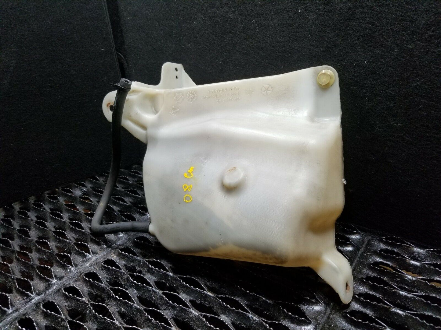 06 07 08 09 10 Jeep Grand Cherokee 5.7l Engine Coolant Recovery Tank OEM