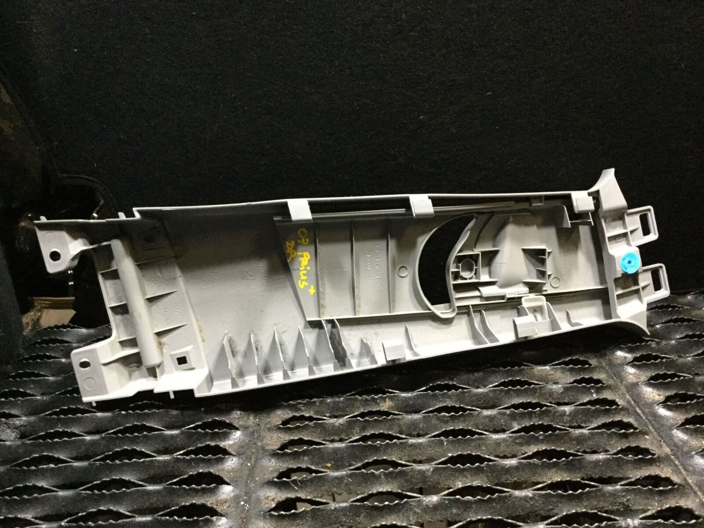05 06 07 08 09 Toyota Prius Driver Left Center Seatbelt Upper B Pillar Trim OEM