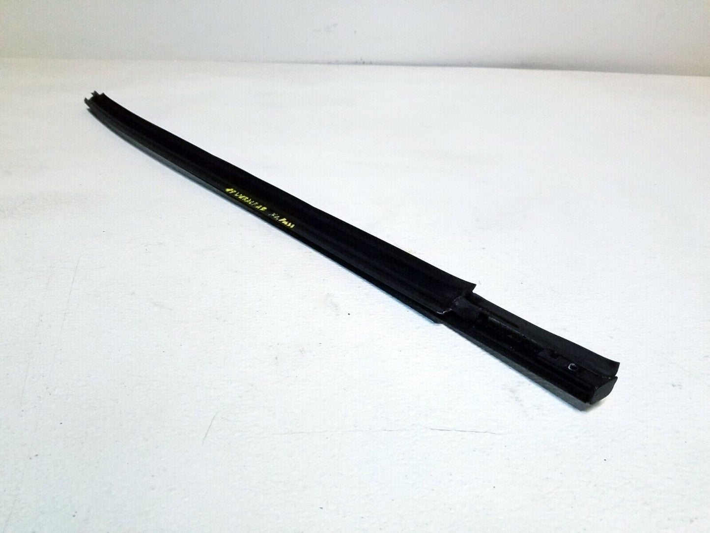 07 08 09 10 11 12 Veracruz Front Right Pass Dooe Window Belt Seal Molding OEM