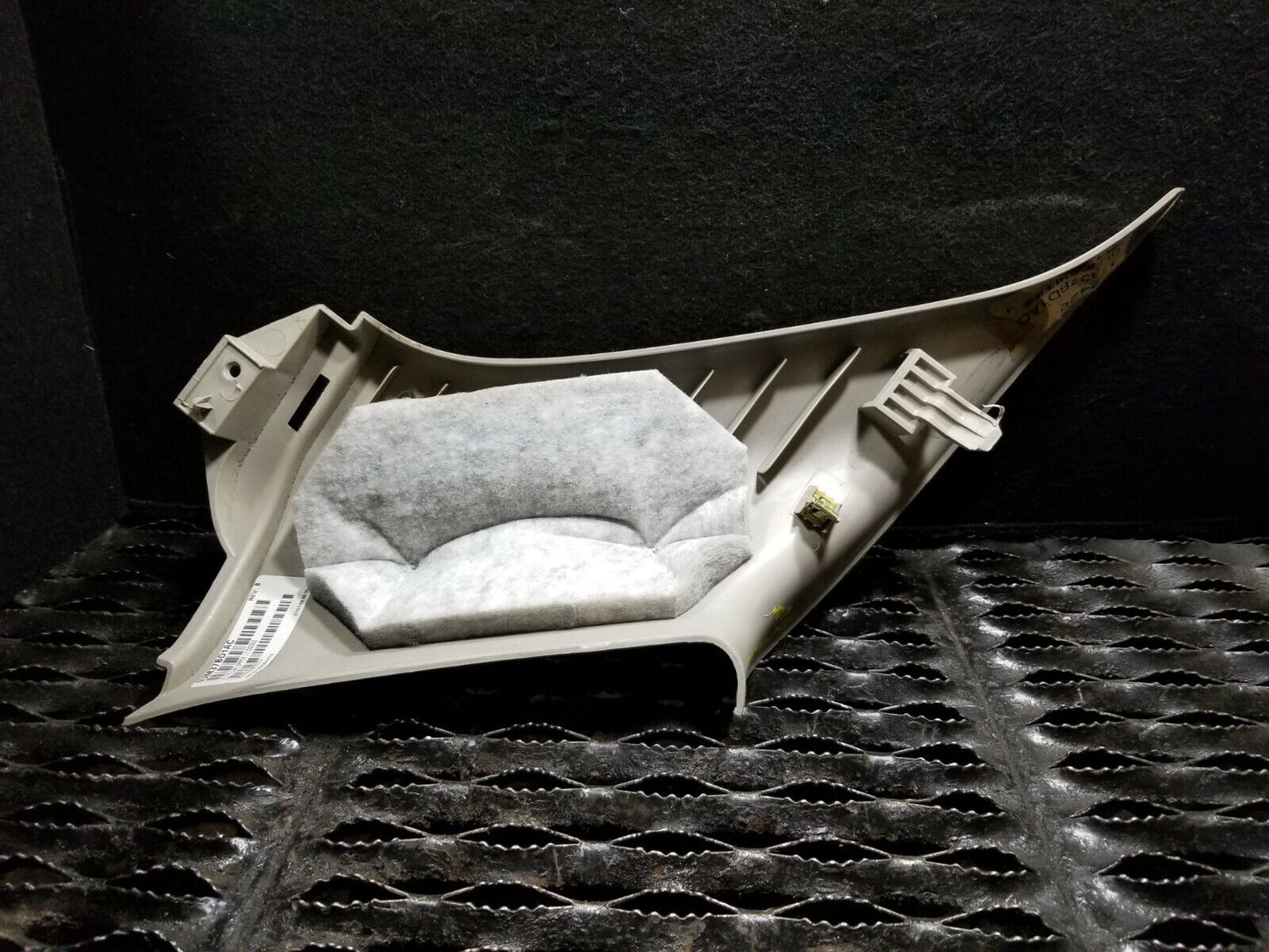 05 06 07 Dodge Magnum Rear Left Driver Side C Pillar Upper Trim Cover OEM