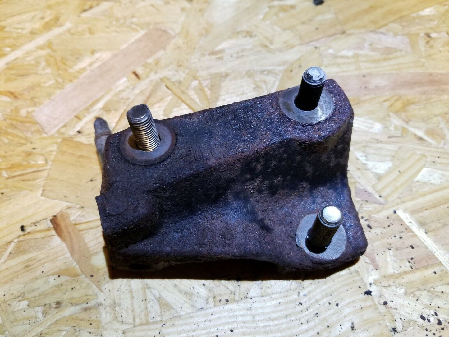 08 09 10 Scion Xb 2.4l Engine Mount Bracket OEM